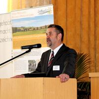 Jens Krausse begruesst die Anwesenden und gibt Informationen zum Projekt